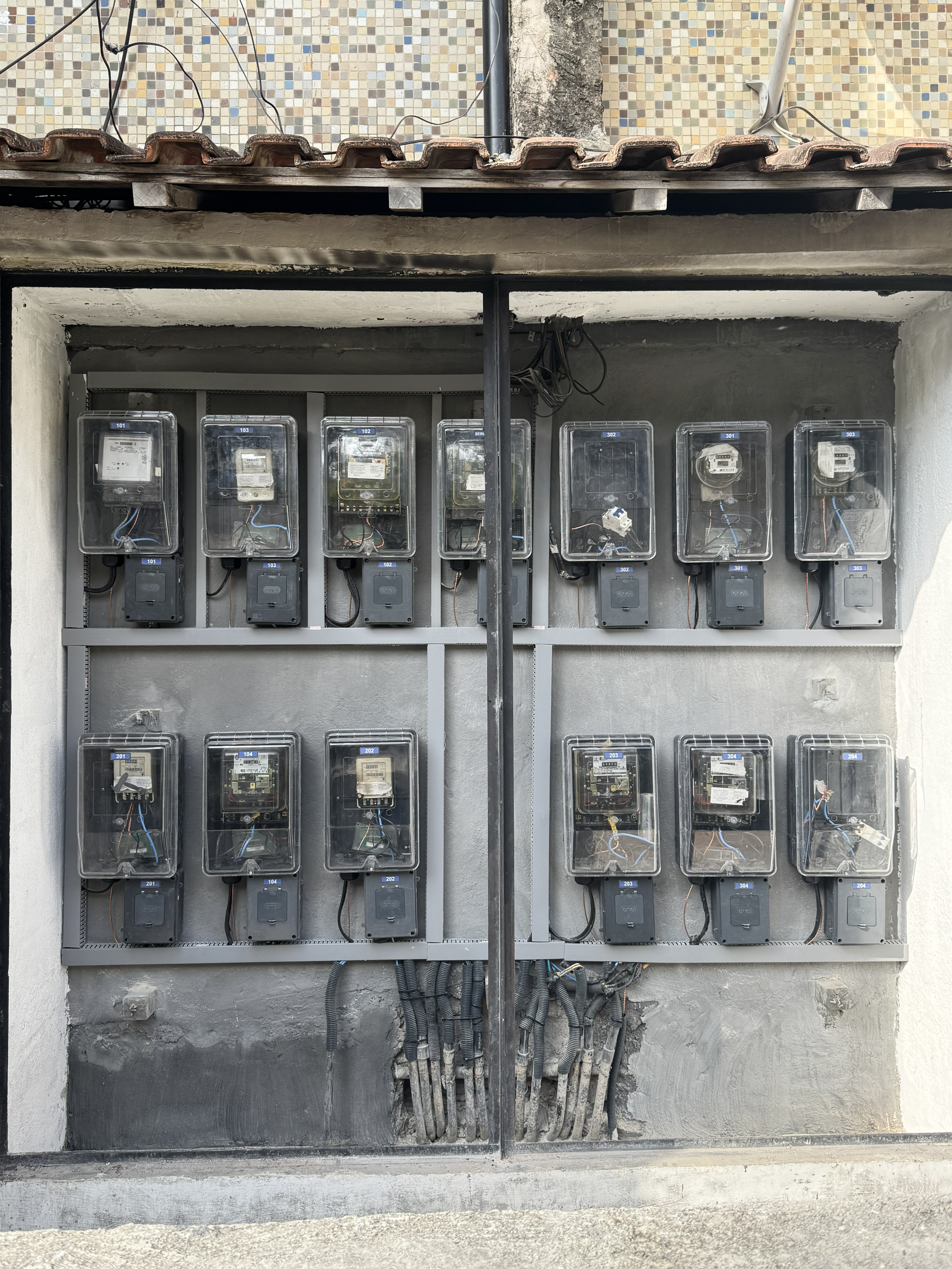 Reforma de padrão de entrada e medição de energia (PC)